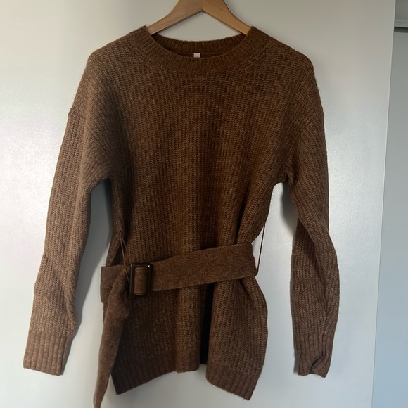 The Group by Babaton Sweater - Picture 1 of 4